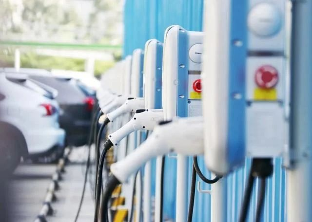 <b>布局充電樁散熱風扇多年，向日葵黄色网站電機助力新能源汽車充電樁建設</b>